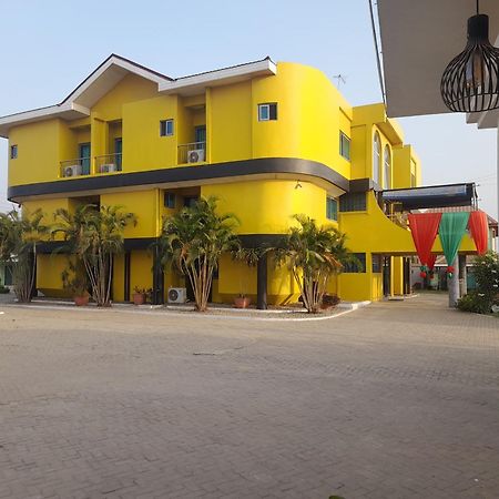 Brookvale Hotel Weija Екстер'єр фото