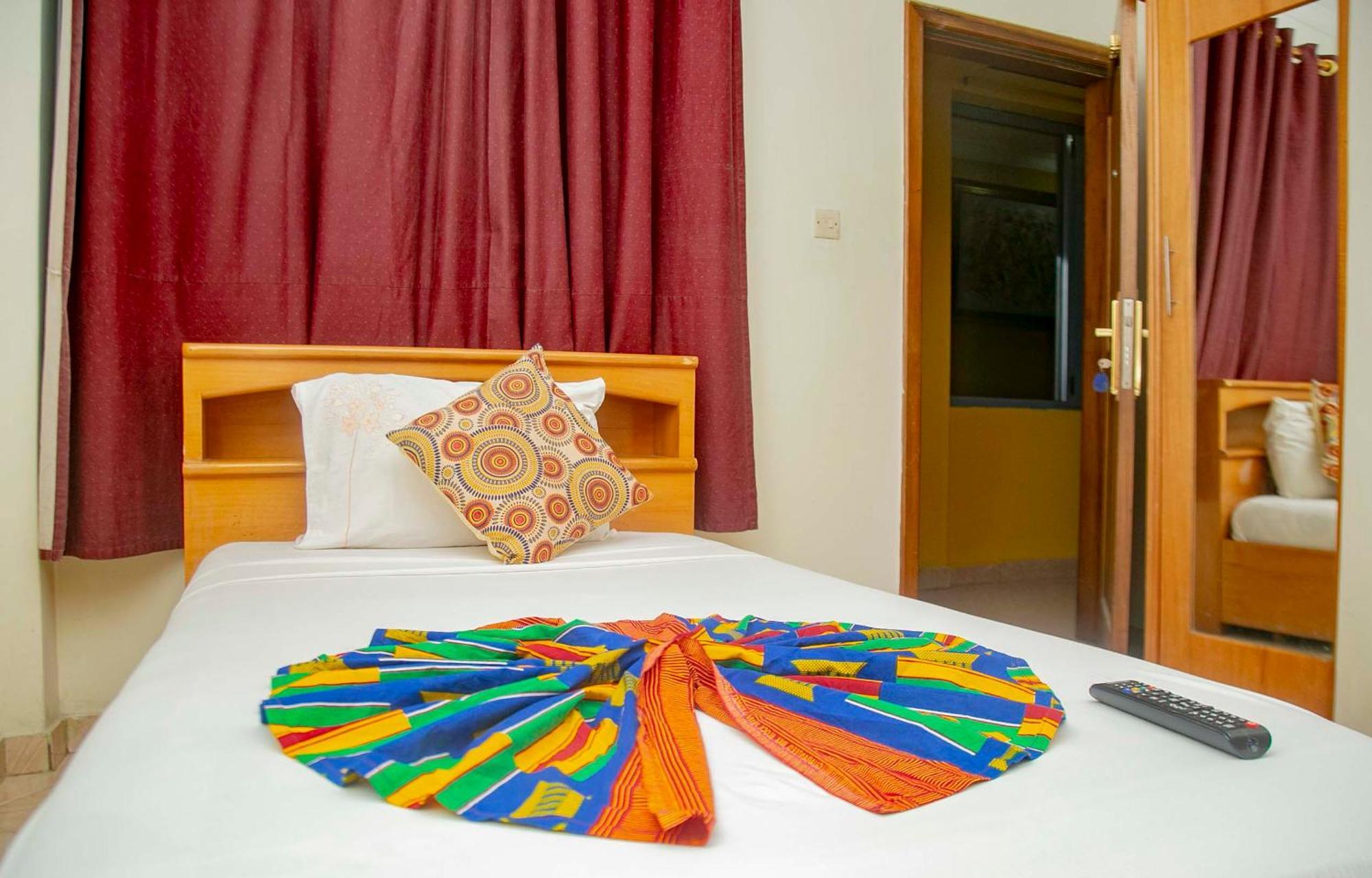 Brookvale Hotel Weija Екстер'єр фото