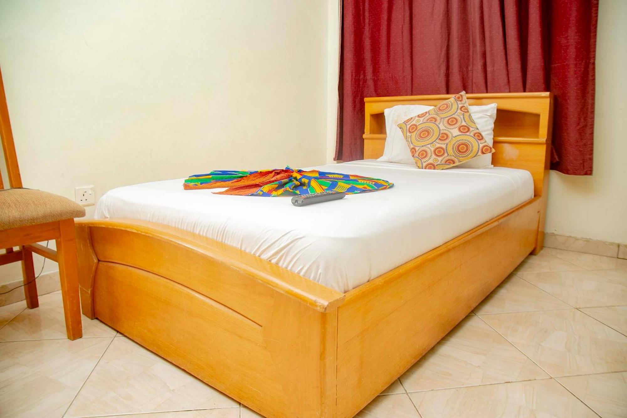 Brookvale Hotel Weija Екстер'єр фото