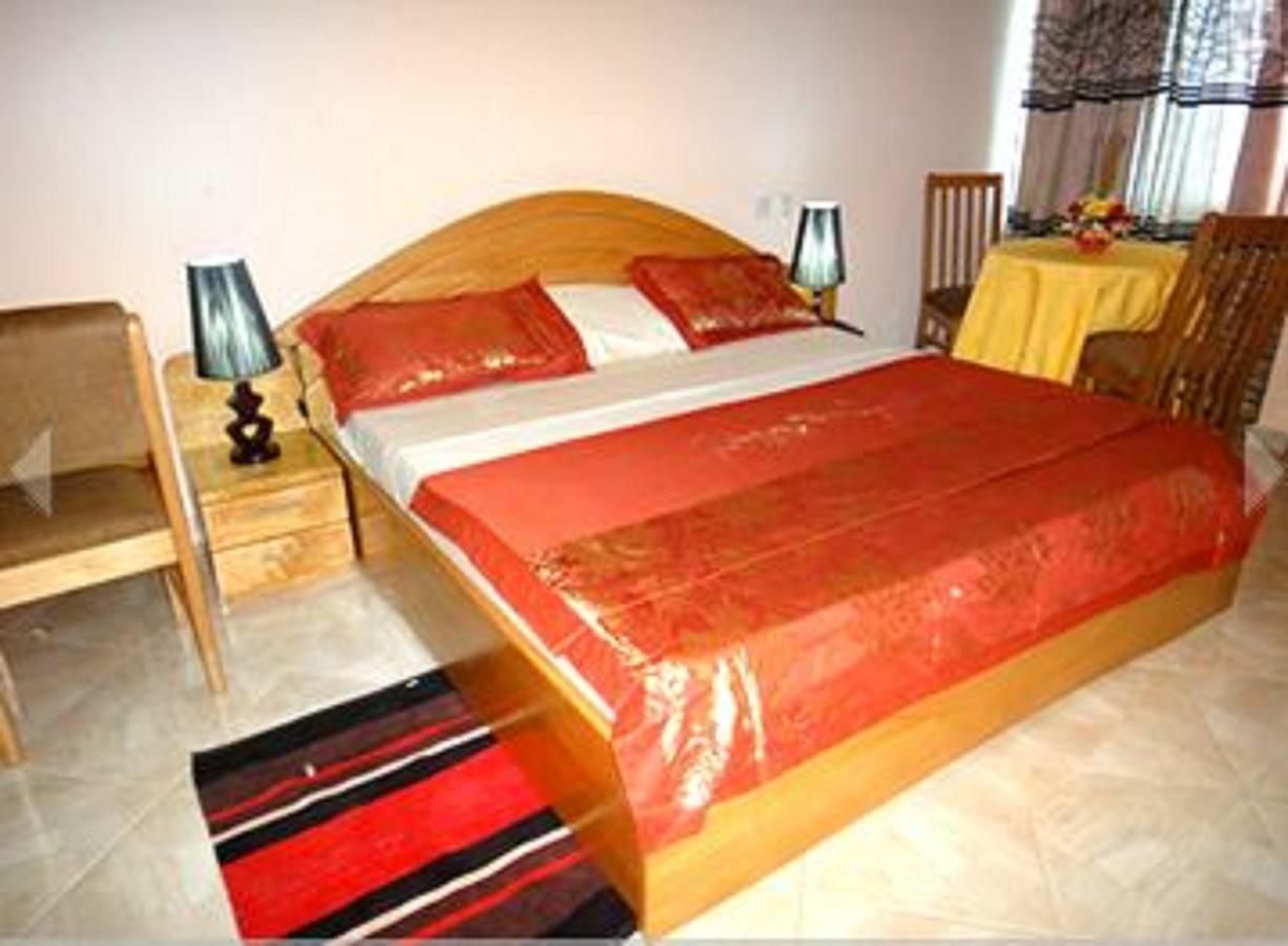 Brookvale Hotel Weija Екстер'єр фото
