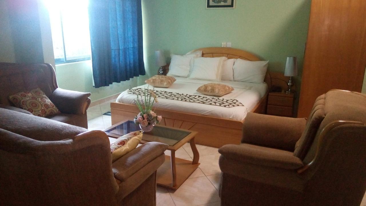 Brookvale Hotel Weija Екстер'єр фото