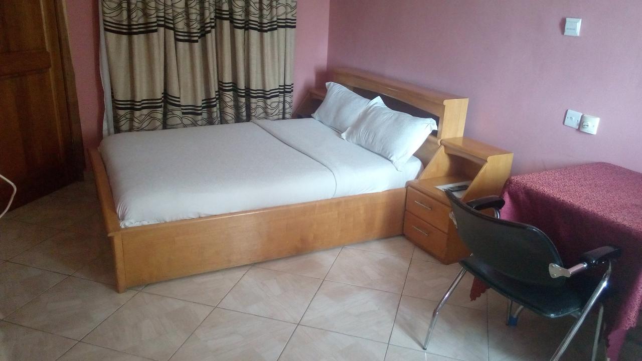 Brookvale Hotel Weija Екстер'єр фото